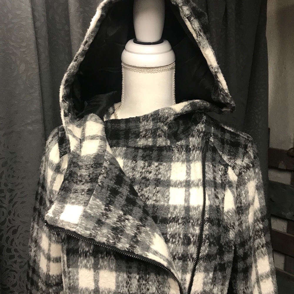 Magnificent black and white plaid coat - Picture 5 of 8